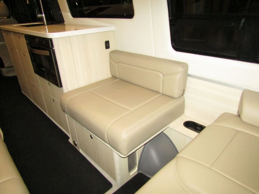 2024 Airstream INTERSTATE — photo 10 view