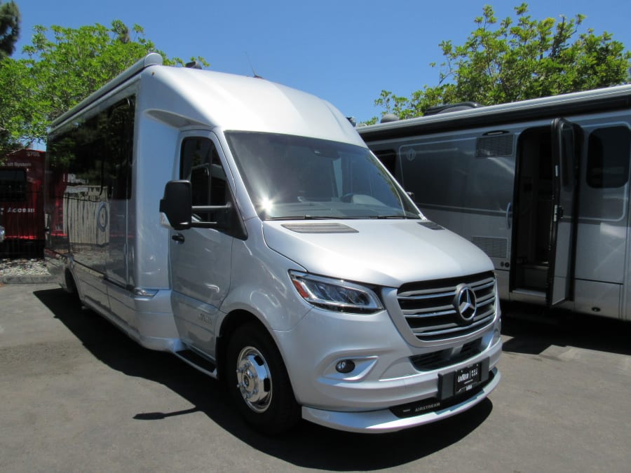 2022 Airstream ATLAS
