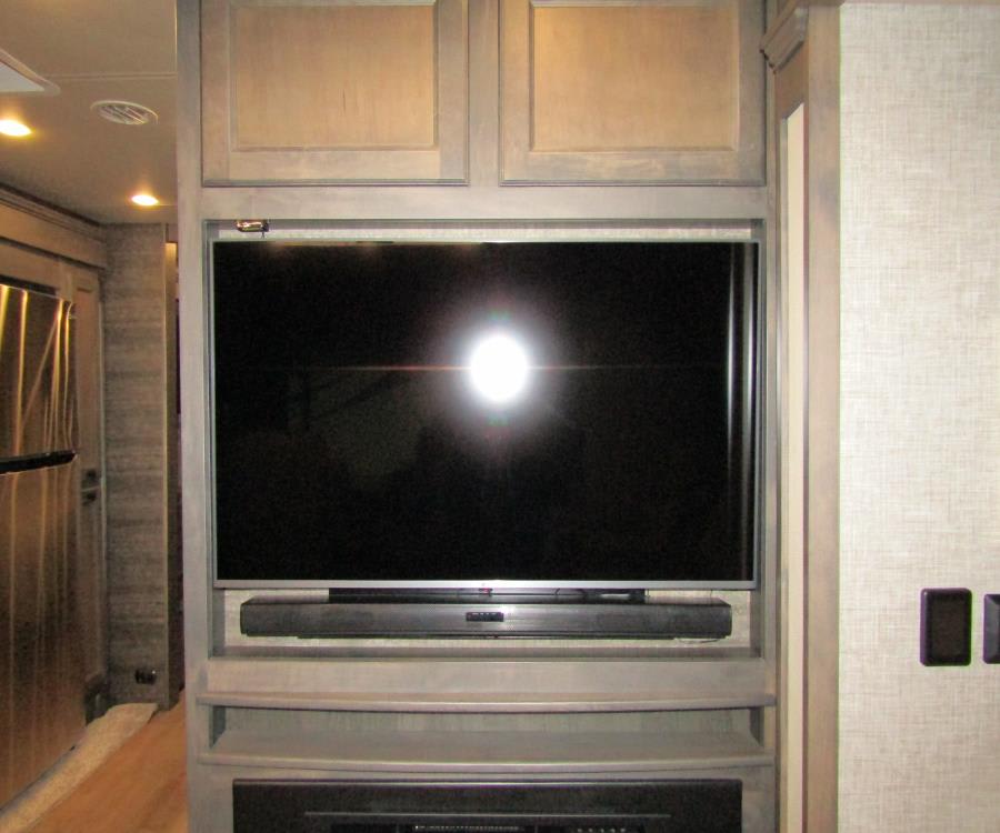 2023 Tiffin ALLEGRO RED — photo 8 view