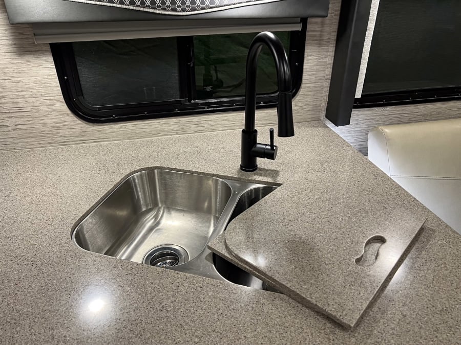 2023 Thor Motor Coach ACE — photo 14 view