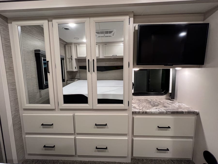 2023 Thor Motor Coach ACE — photo 21 view