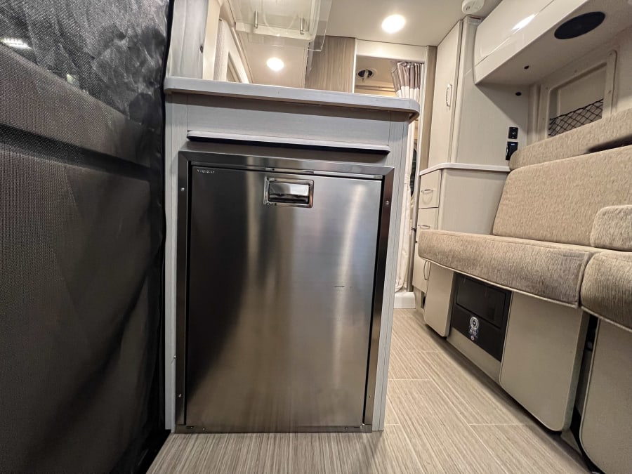 2023 Thor Motor Coach RIZE — photo 8 view