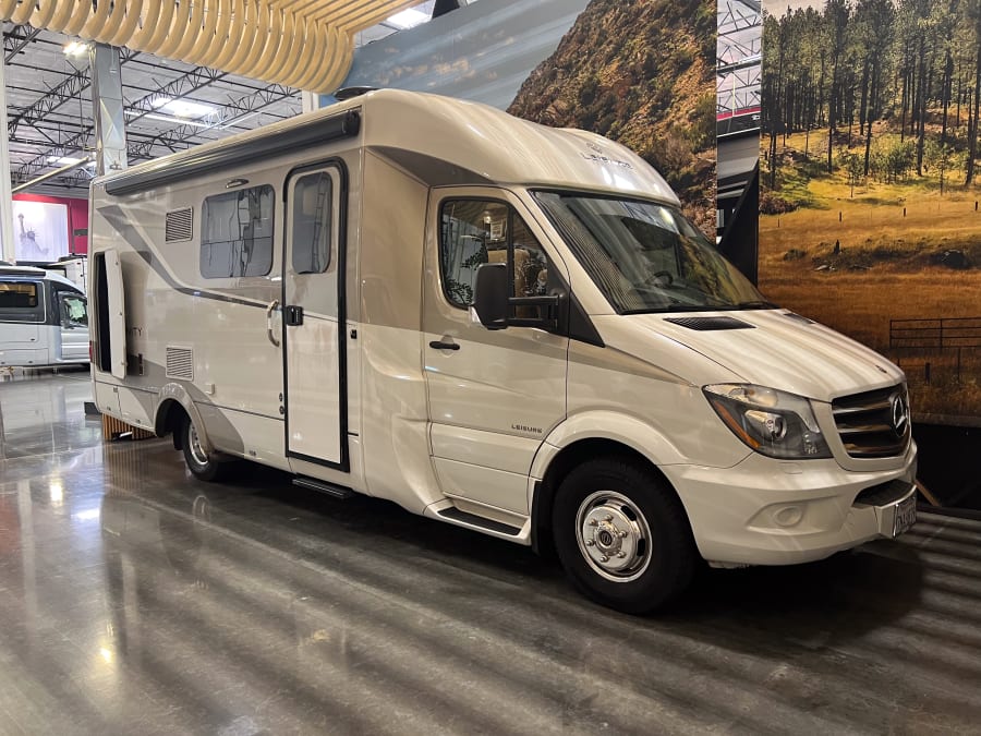 2016 Leisure Travel Vans UNITY