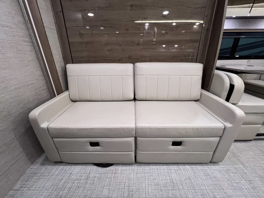 2022 Entegra QWEST — interior view
