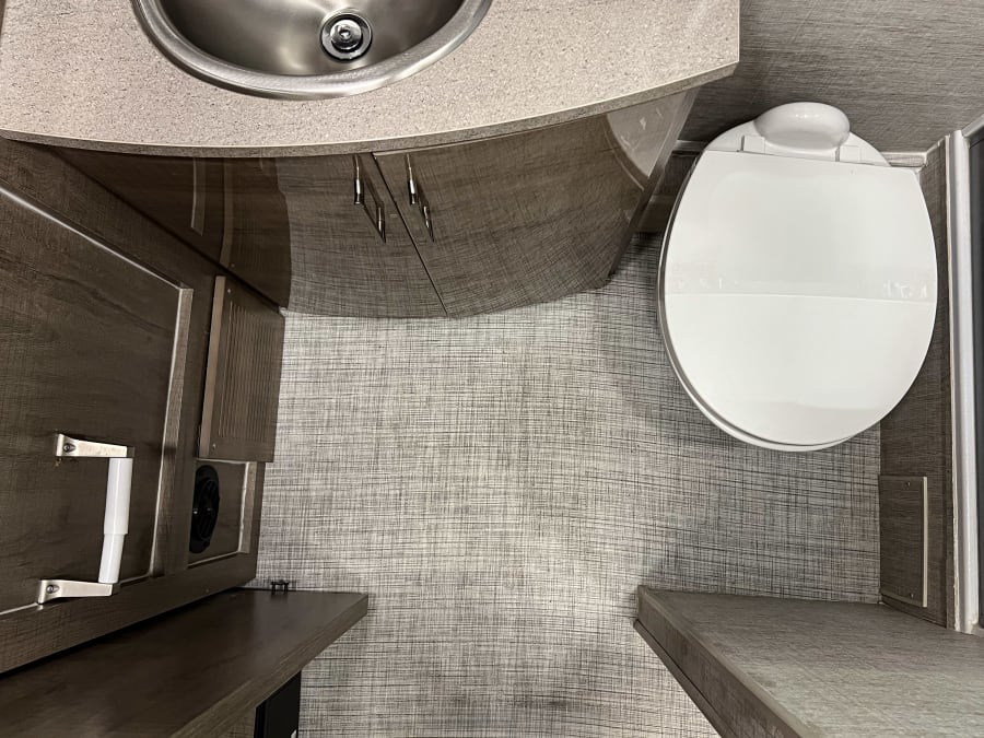 2022 Entegra QWEST — photo 15 view