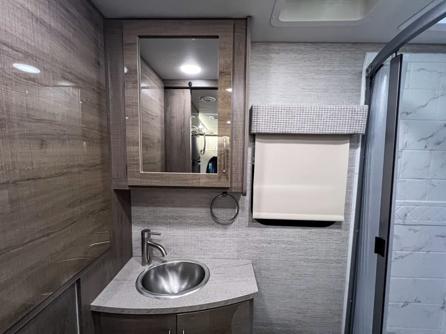 2022 Entegra QWEST — photo 16 view
