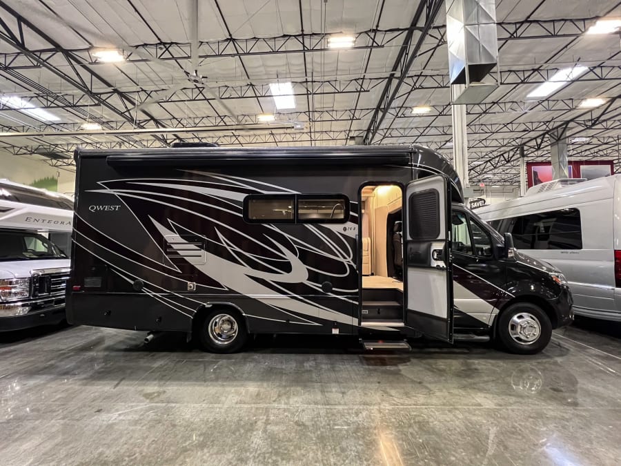 2022 Entegra QWEST — photo 18 view