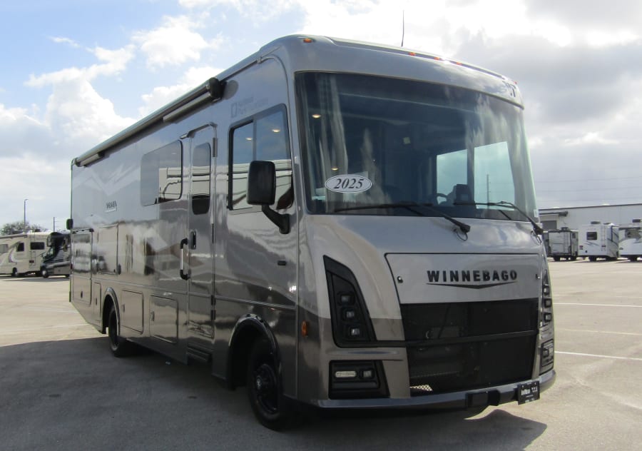 2025 Winnebago VISTA