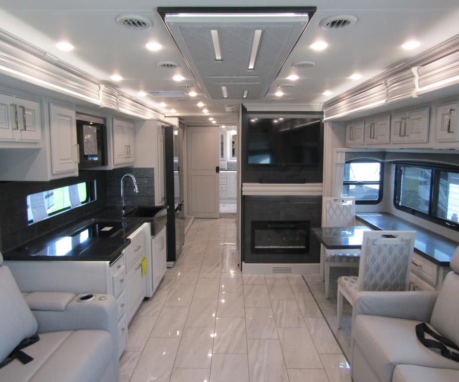 2026 Fleetwood DISCOVERY LXE — detail view