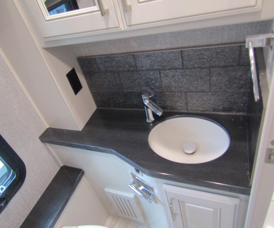 2026 Fleetwood DISCOVERY LXE — photo 20 view