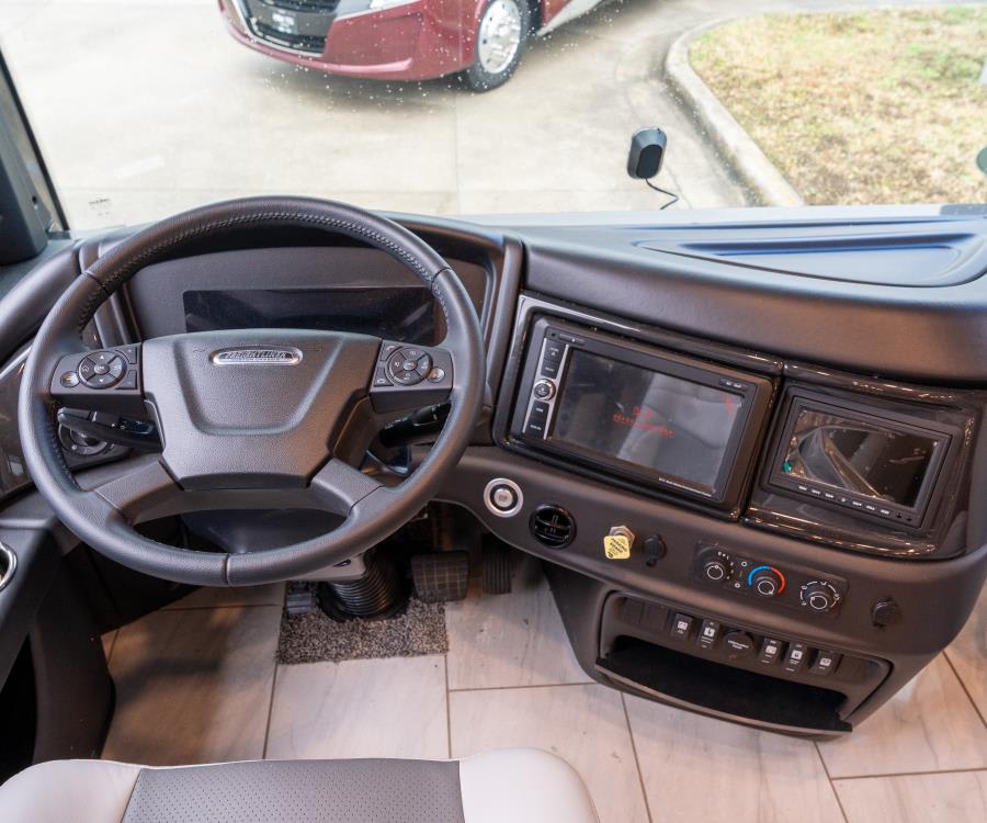 2026 Fleetwood DISCOVERY LXE — side profile view