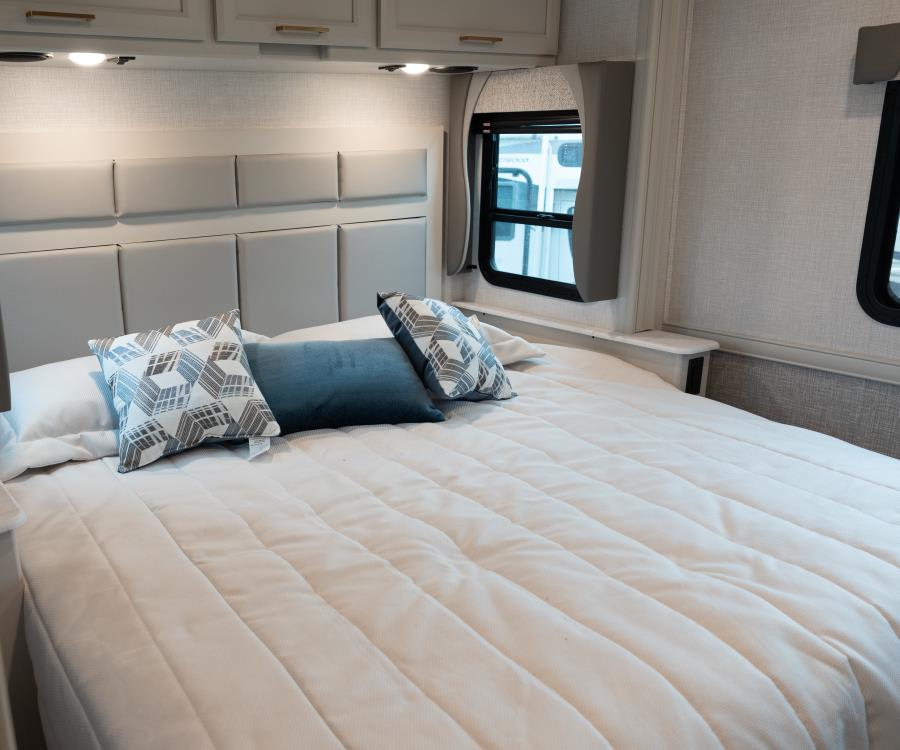 2026 Fleetwood BOUNDER — photo 16 view
