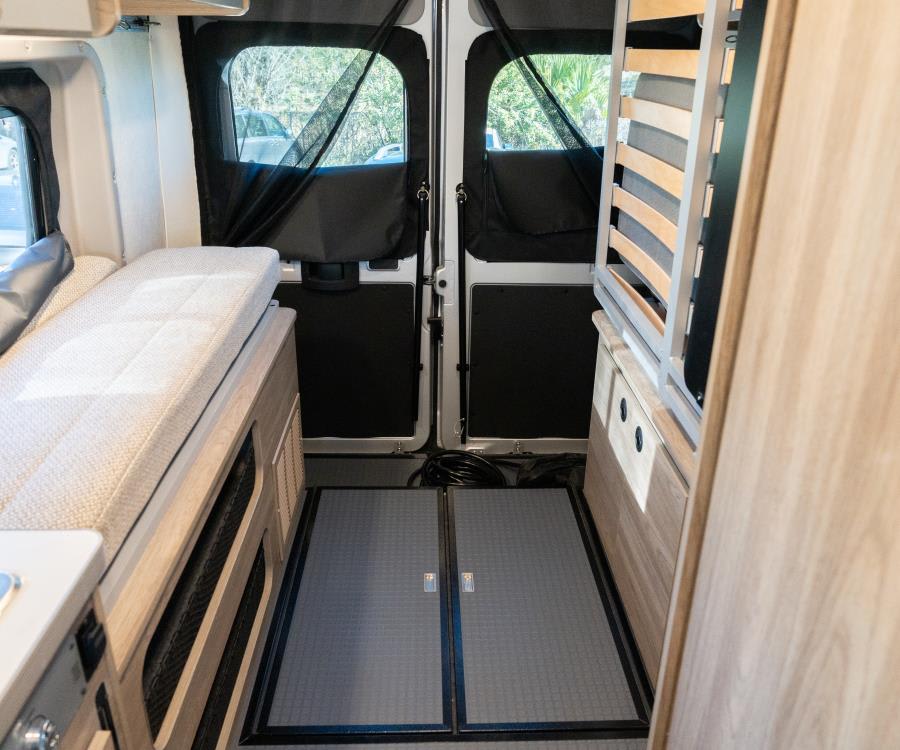 2026 Winnebago SOLIS — photo 17 view