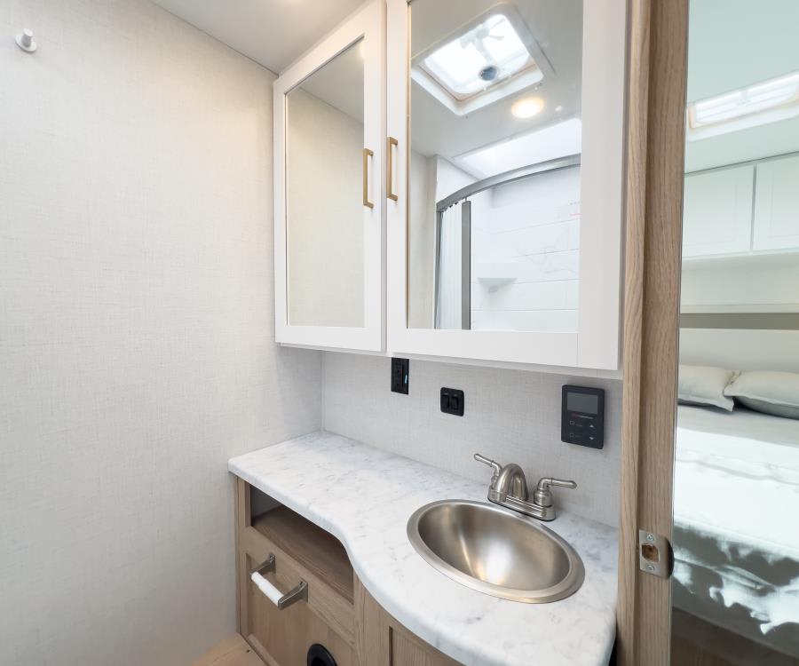 2026 Thor Motor Coach CHATEAU — photo 18 view