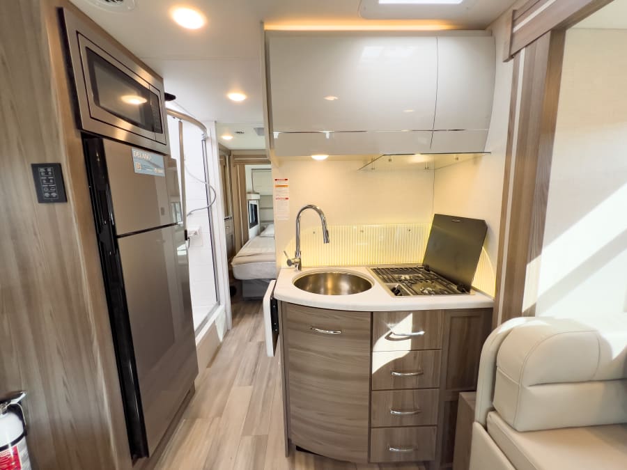 2026 Thor Motor Coach DELANO — photo 8 view