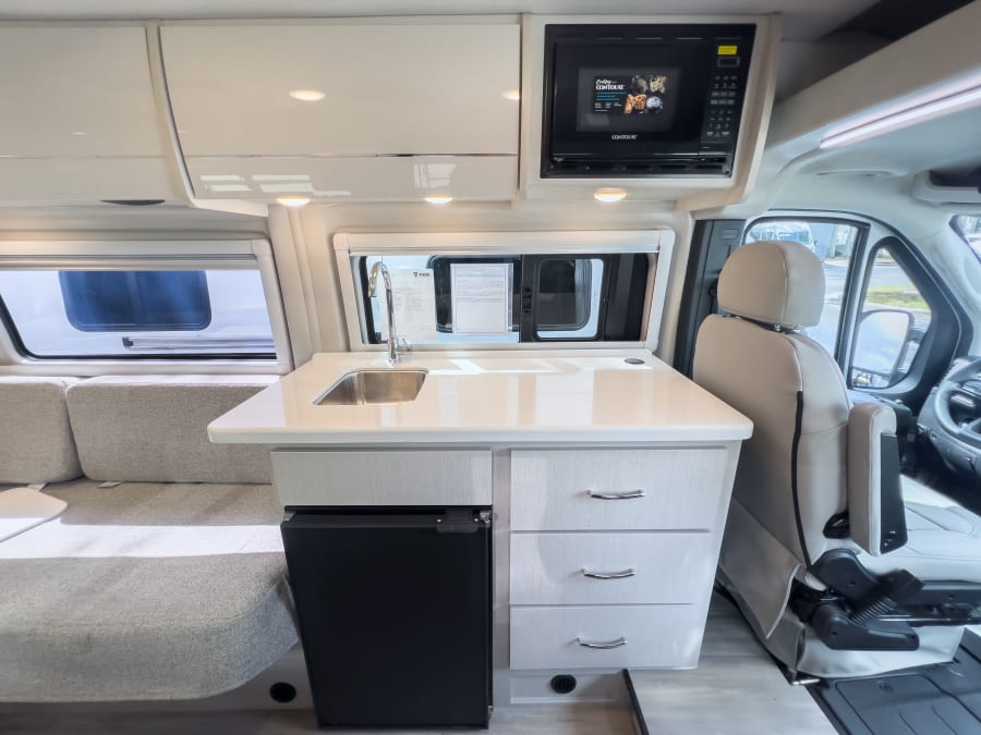 2026 Thor Motor Coach TELLARO — photo 8 view