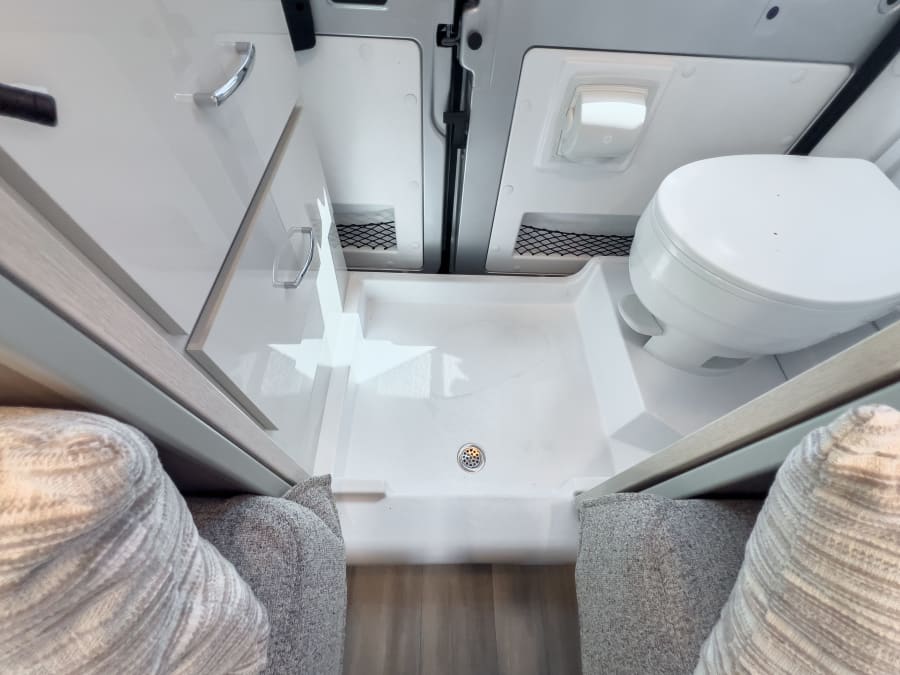 2026 Thor Motor Coach TELLARO — photo 15 view