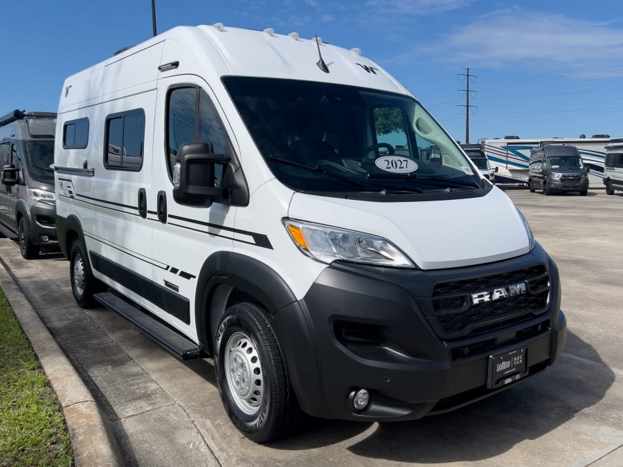 2027 Winnebago SOLIS POCKET