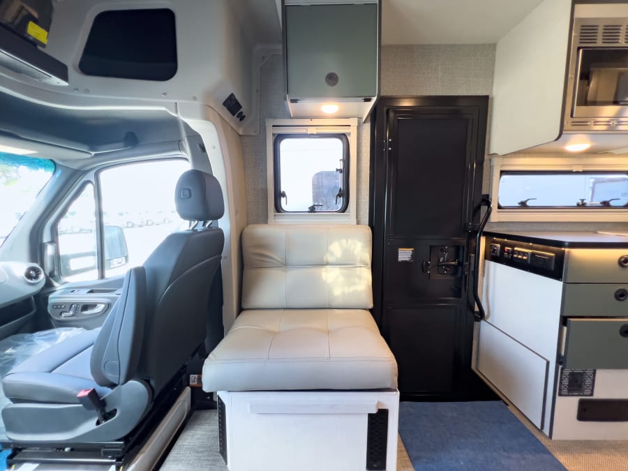 2027 Winnebago EKKO — photo 7 view