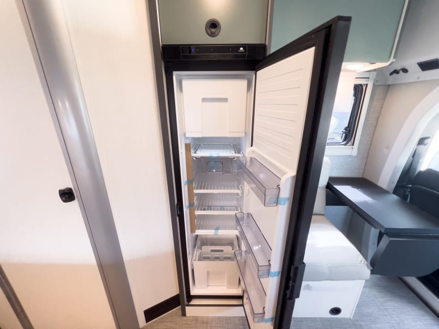 2027 Winnebago EKKO — photo 11 view