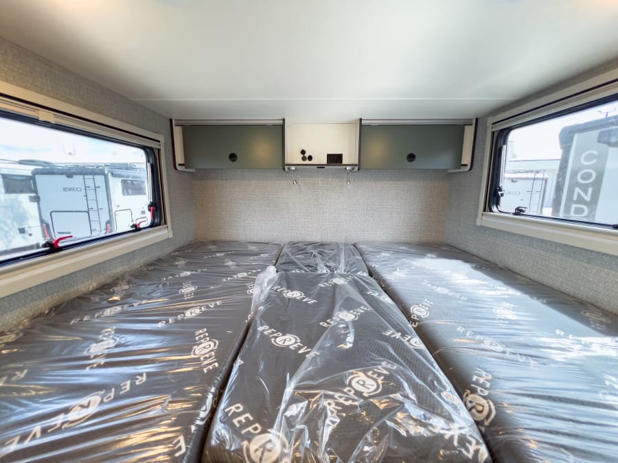 2027 Winnebago EKKO — photo 17 view