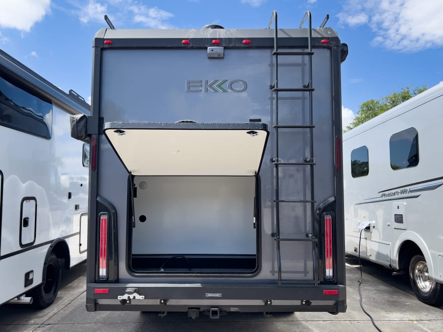 2027 Winnebago EKKO — photo 24 view
