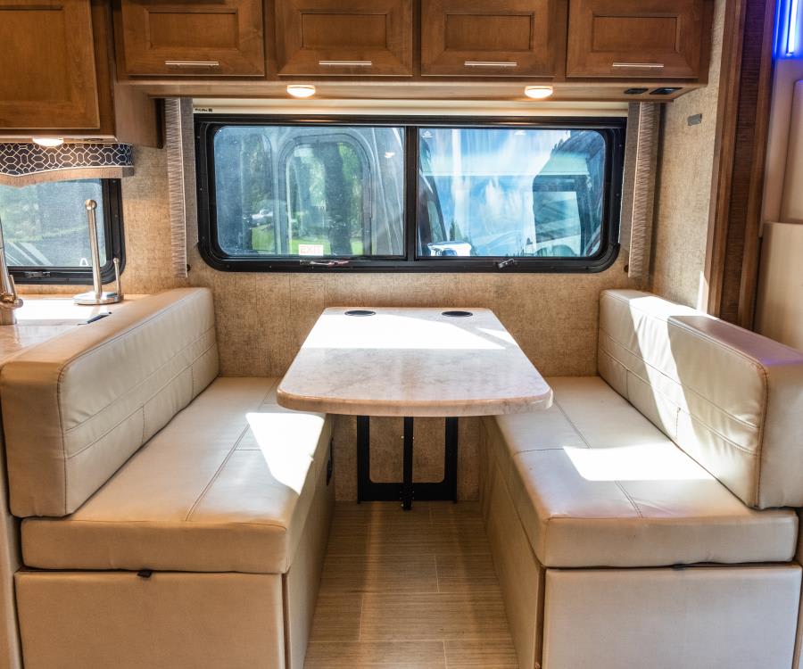2022 Thor Motor Coach MAGNITUDE — photo 7 view