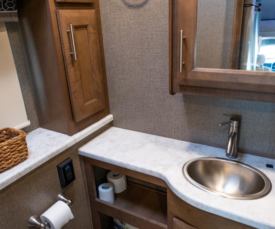 2022 Thor Motor Coach MAGNITUDE — photo 14 view