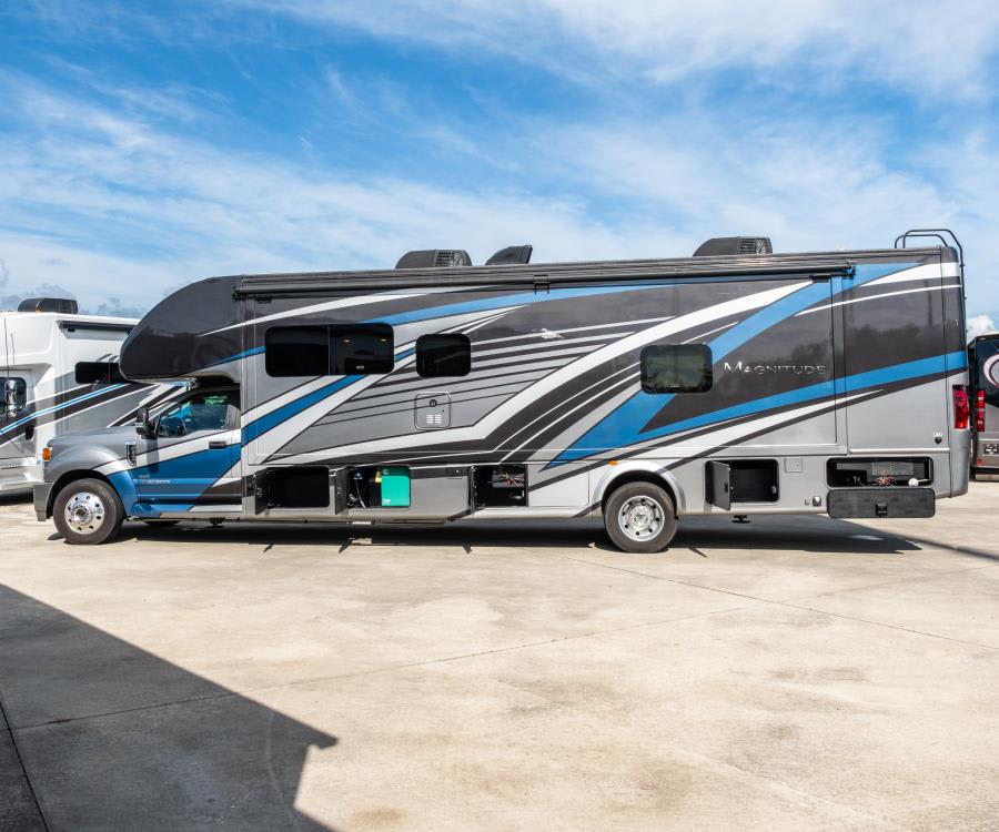 2022 Thor Motor Coach MAGNITUDE — photo 21 view