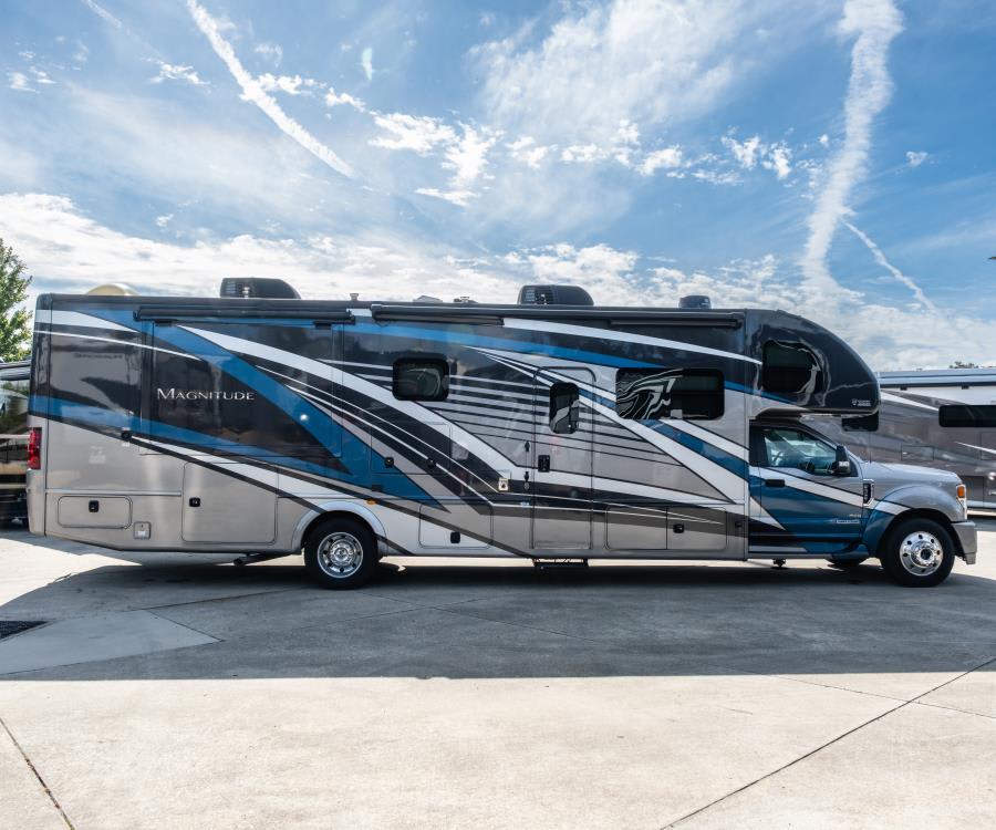 2022 Thor Motor Coach MAGNITUDE — photo 22 view