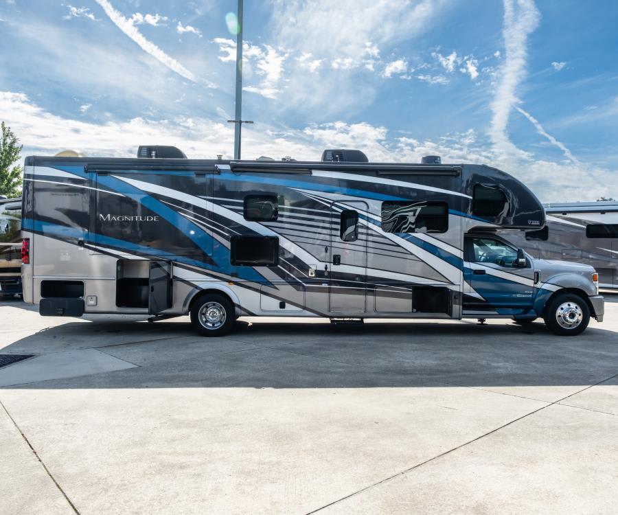 2022 Thor Motor Coach MAGNITUDE — photo 23 view