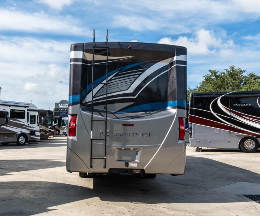 2022 Thor Motor Coach MAGNITUDE — photo 24 view