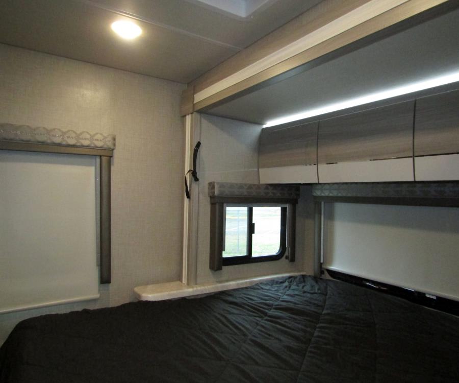 2022 Thor Motor Coach DELANO — photo 15 view