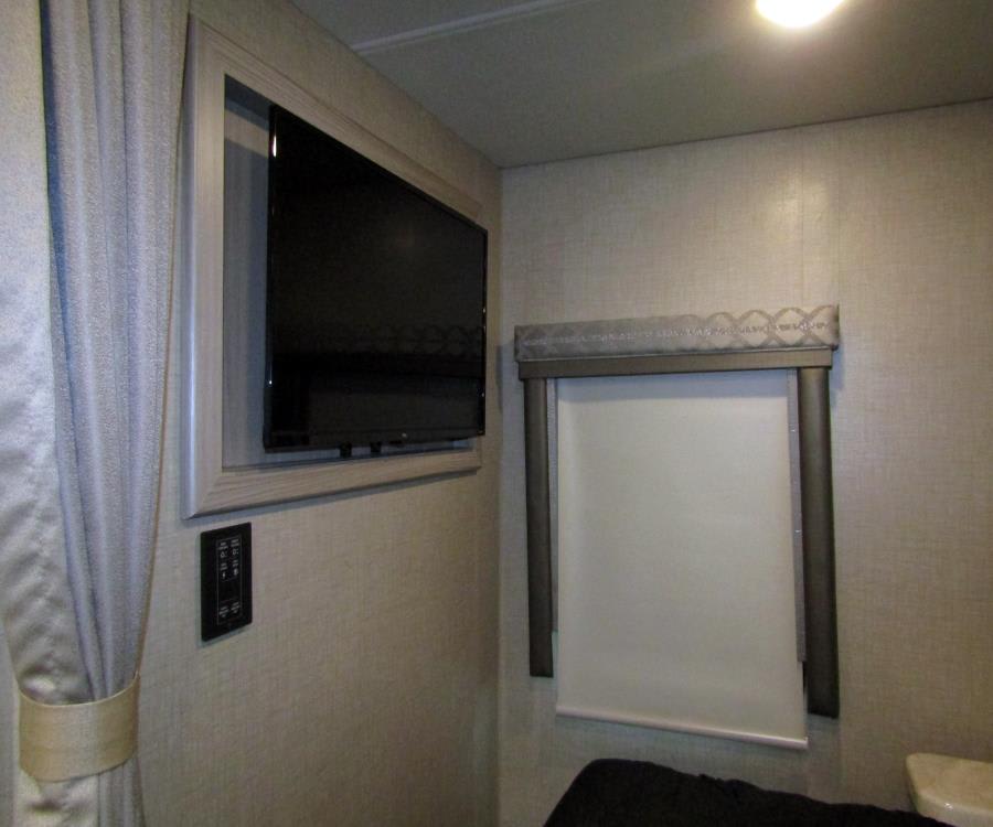 2022 Thor Motor Coach DELANO — photo 17 view