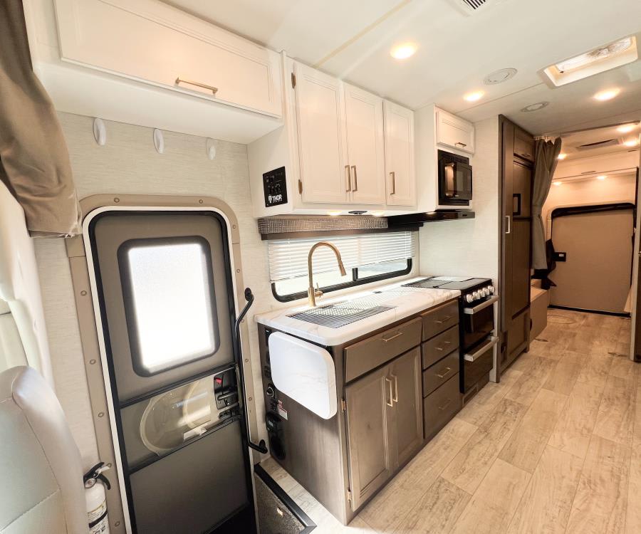 2024 Thor Motor Coach CHATEAU — photo 7 view