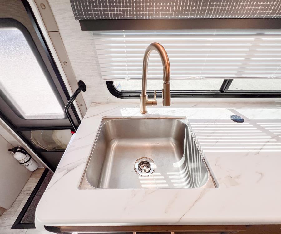 2024 Thor Motor Coach CHATEAU — photo 9 view