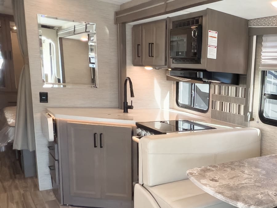 2023 Thor Motor Coach ACE — photo 8 view