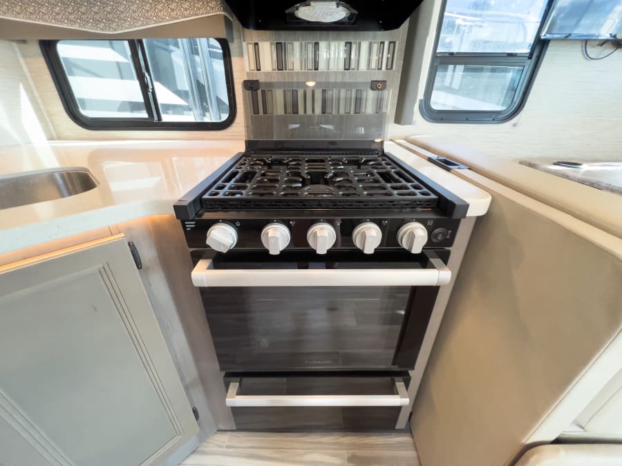 2023 Thor Motor Coach ACE — photo 10 view