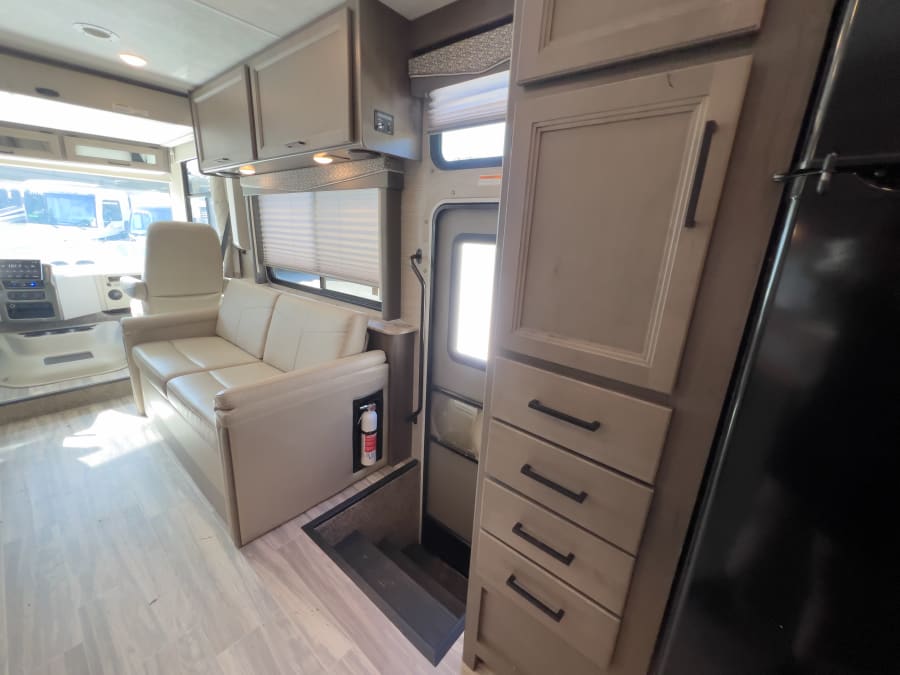 2023 Thor Motor Coach ACE — photo 13 view