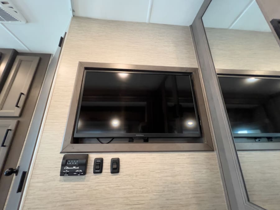 2023 Thor Motor Coach ACE — photo 17 view