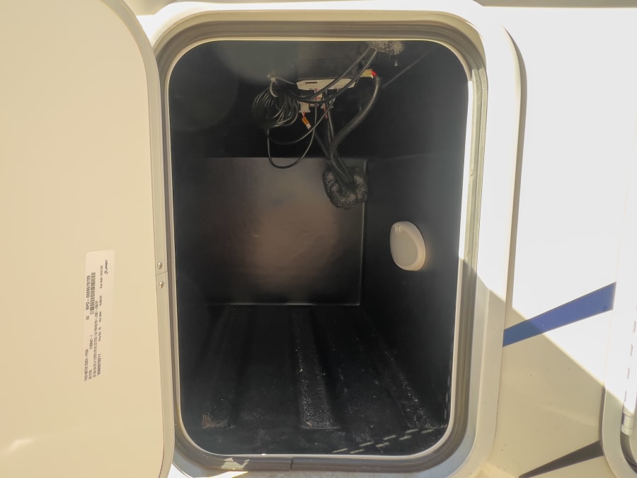 2023 Thor Motor Coach ACE — photo 25 view