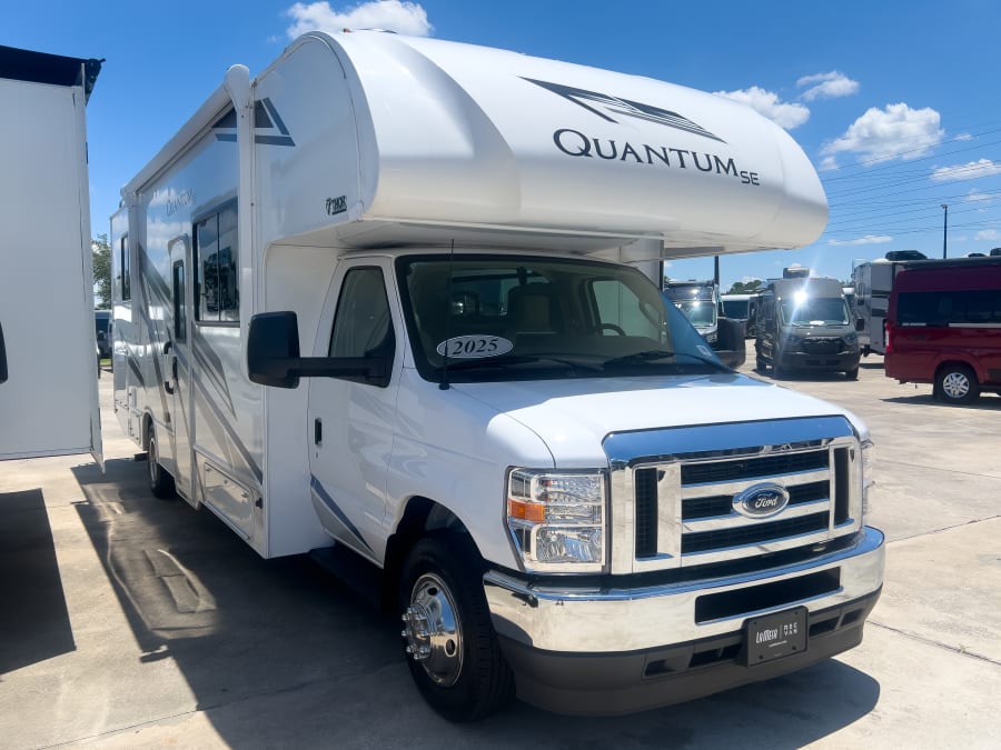 2025 Thor Motor Coach QUANTUM