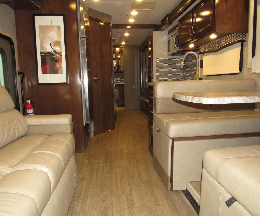 2020 Thor Motor Coach MAGNITUDE — detail view