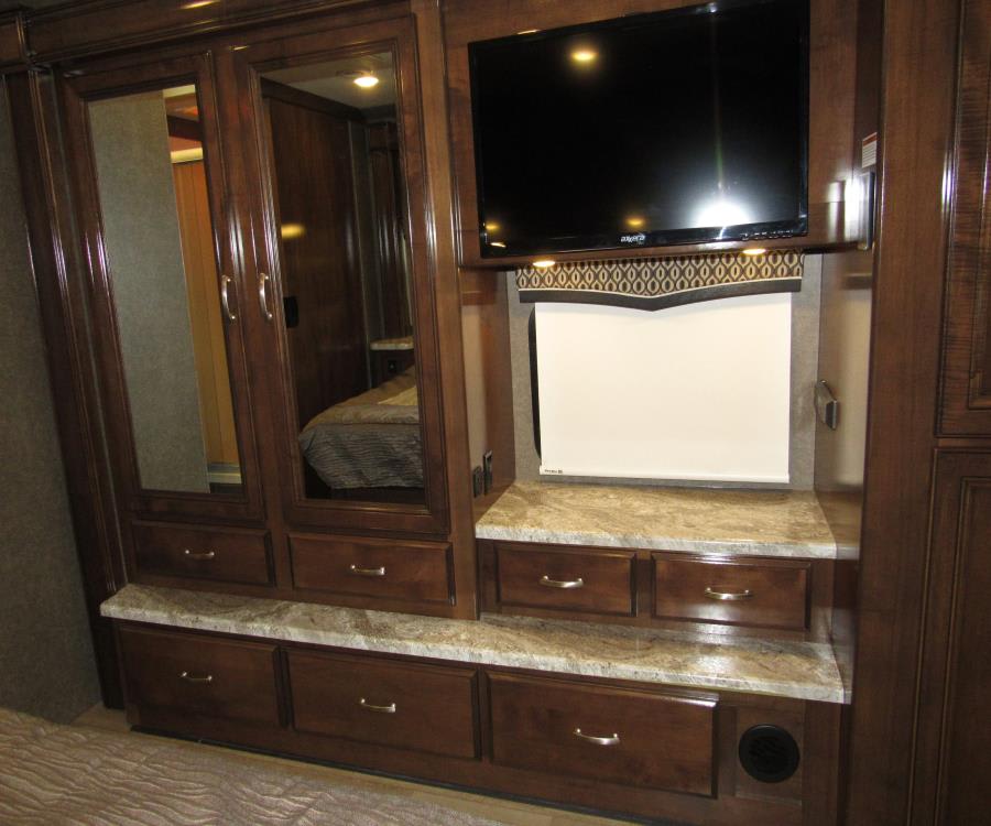 2020 Thor Motor Coach MAGNITUDE — photo 16 view