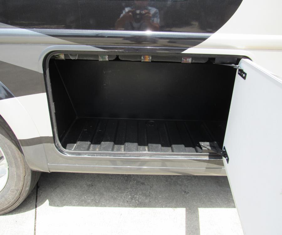 2020 Thor Motor Coach MAGNITUDE — photo 24 view