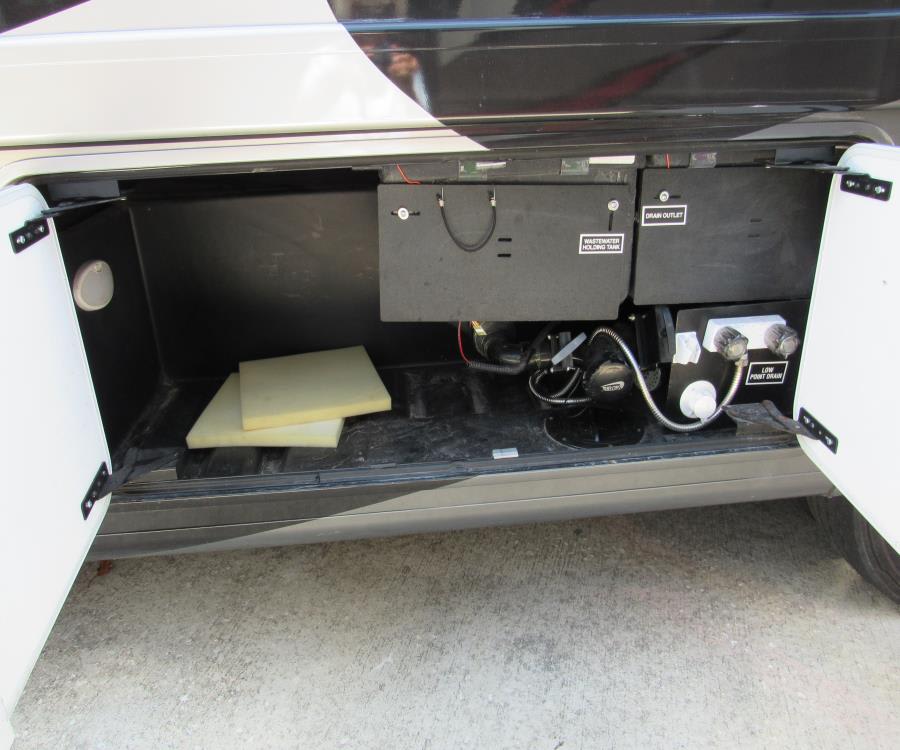 2020 Thor Motor Coach MAGNITUDE — photo 31 view