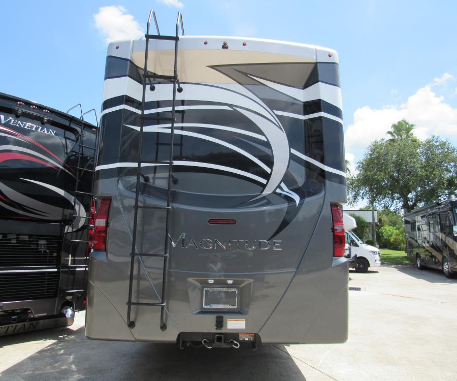 2020 Thor Motor Coach MAGNITUDE — photo 34 view