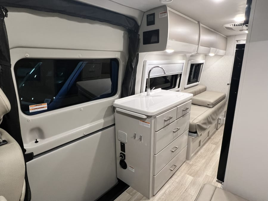 2026 Thor Motor Coach SANCTUARY — photo 8 view