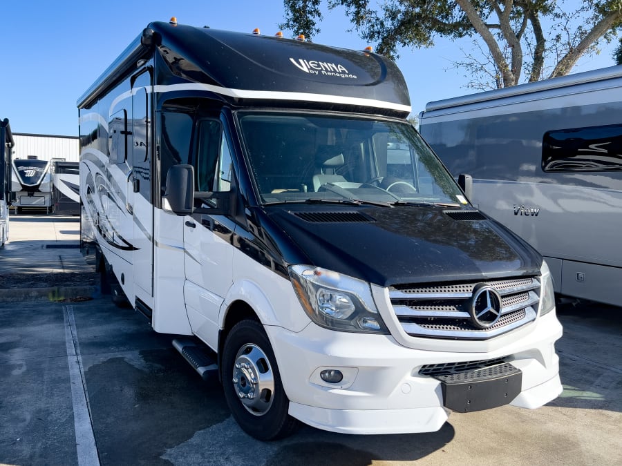 2019 REV Renegade VIENNA