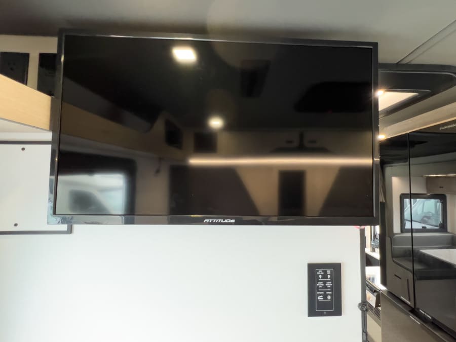 2026 Grand Design LINEAGE — photo 17 view